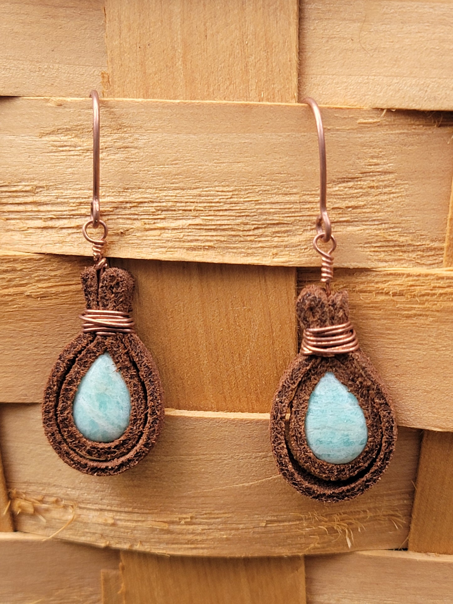 Double-loop Leather with Teardrop Gemstone
