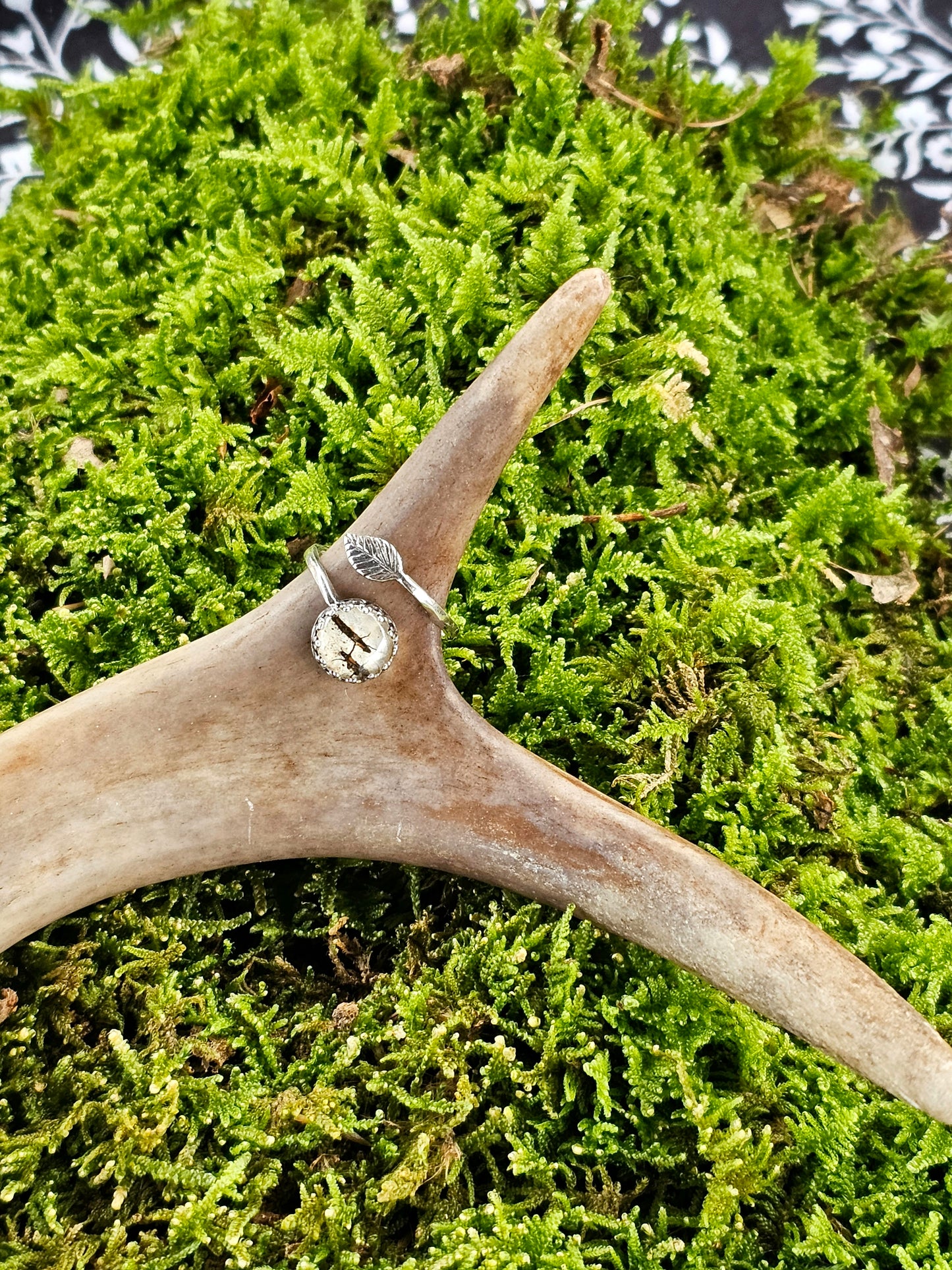 Birch bark ring with leaf